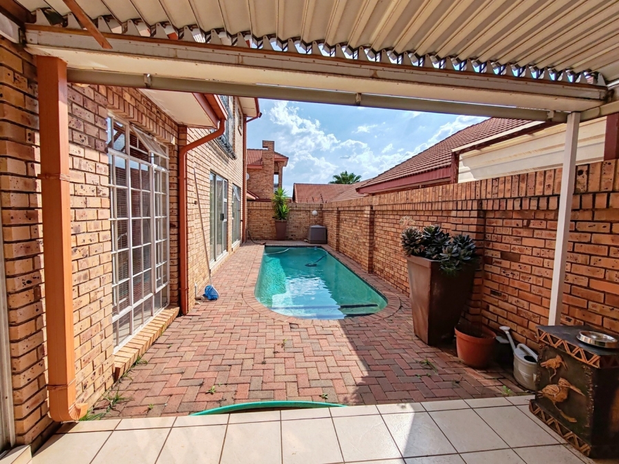 3 Bedroom Property for Sale in Van Der Hoff Park North West